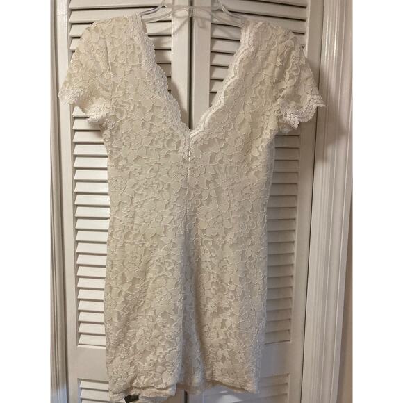 Kimchi Blue White Lace V-neck Short Dress Sz L - Picture 2 of 8